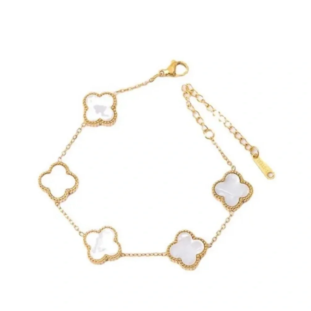 COPY - White clover bracelet - Picture 3 of 4